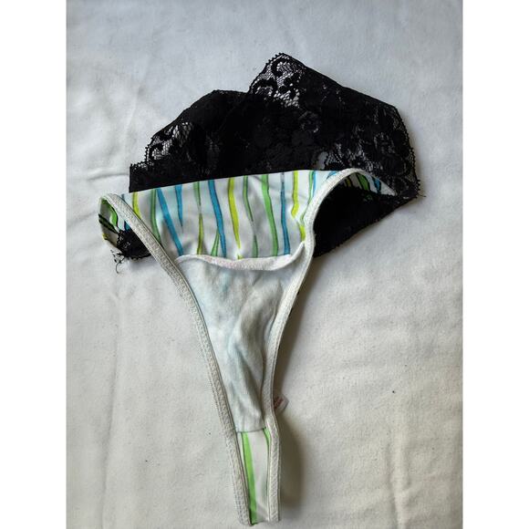 NWOT Vintage Candie’s Striped Lace Waist Thong Panty - Size L - Picture 3 of 5